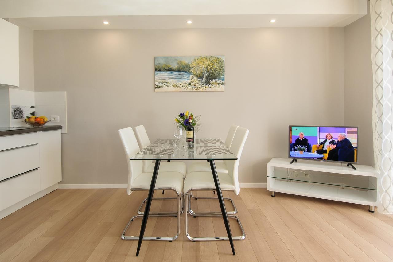 Apartment Motovunska 39 โปเรช ภายนอก รูปภาพ